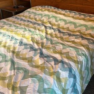 Crate & Barrel King Duvet set.